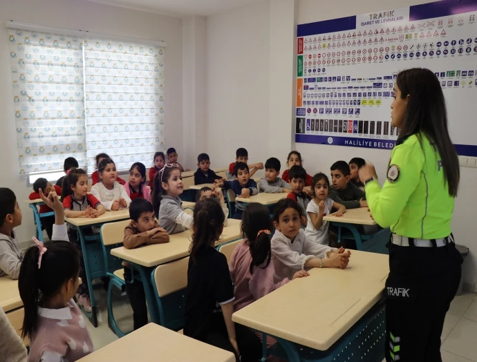 HALİLİYE’DE MİNİKLER HEM SÜRÜCÜ OLDU HEM KURALLARI ÖĞRENDİ