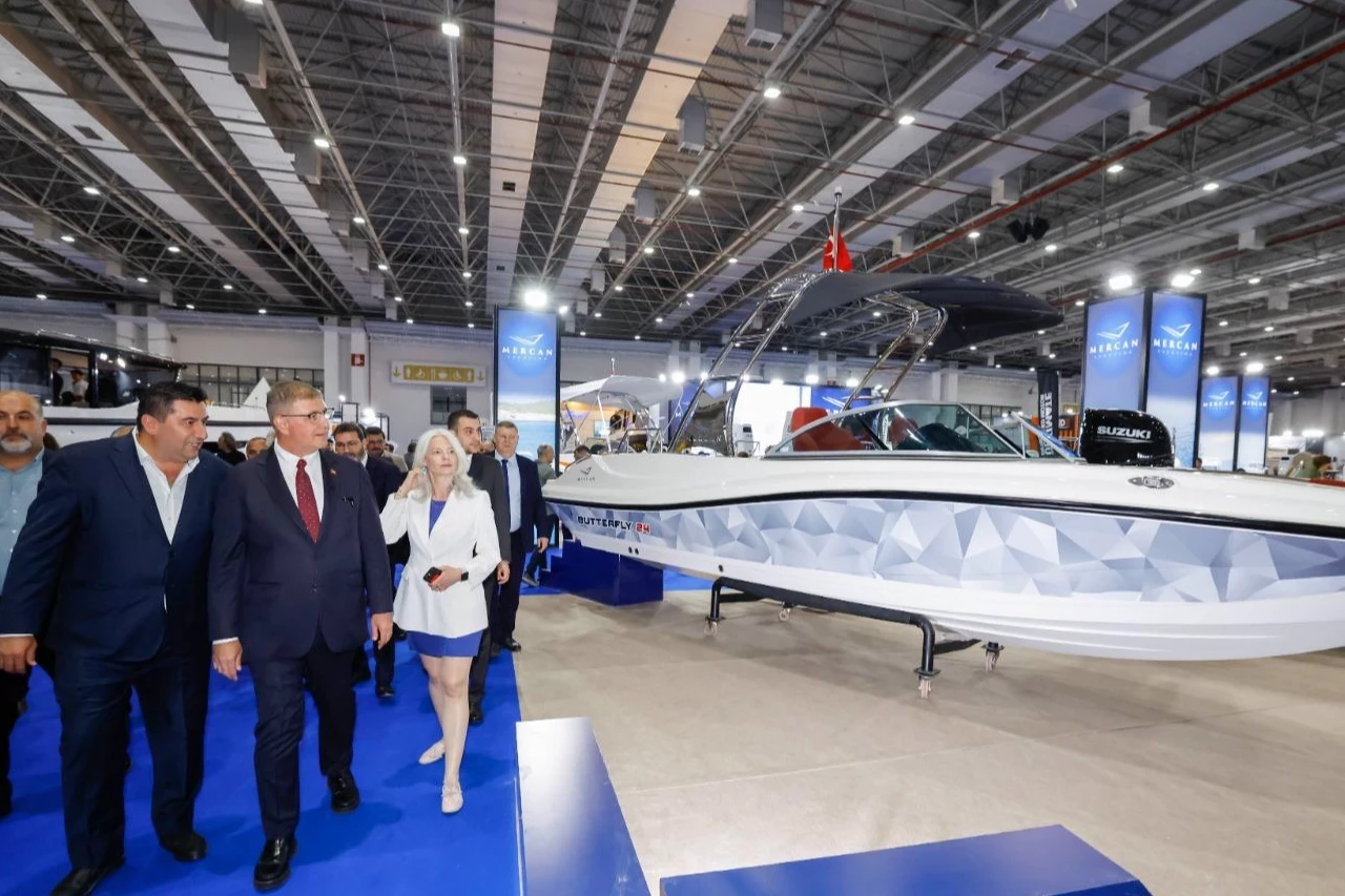 Deniz ve tekne tutkunları İzmir