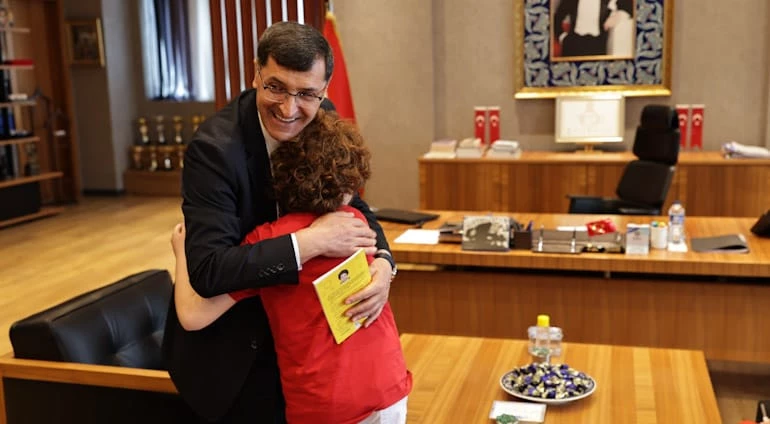 BELEDİYE BAŞKANIMIZ EYÜP KAHVECİ, MİNİK YAZAR MUHAMMED ALP’İ MAKAMINDA AĞIRLADI