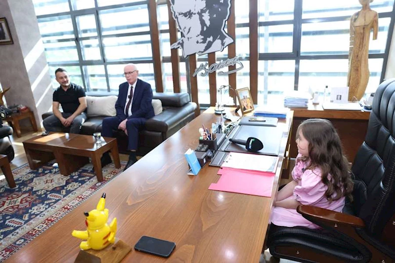 BAŞKAN KURT MAKAMINI ÇOCUKLARA EMANET ETTİ