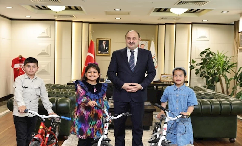 BAŞKAN GÜLPINAR, ÖĞRENCİLERİ MAKAMINDA AĞIRLADI