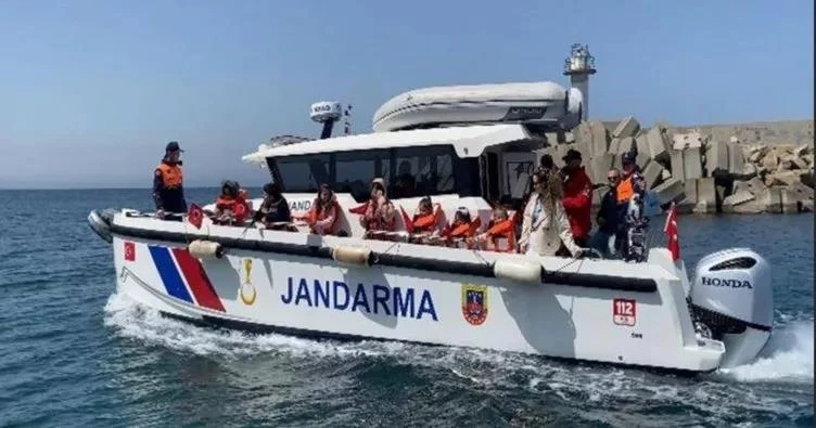Sualtı Timi (SAK) Eşliğinde Jandarma Asayiş Botu İle Öğrenciler Denizde Gezdirildi