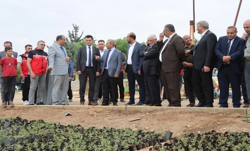 ÇİFTÇİLERE BİNLERCE URFA BİBERİ FİDESİ DAĞITILDI