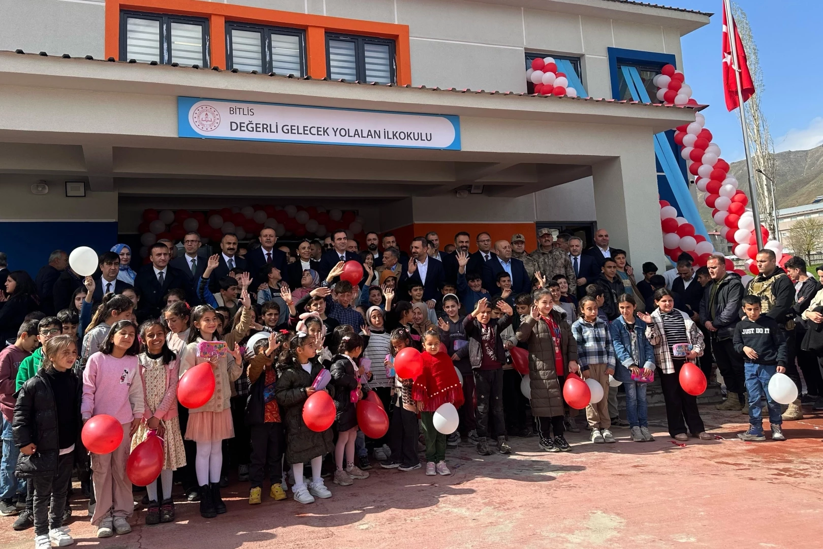 Bitlis’te 11’inci köy okulu