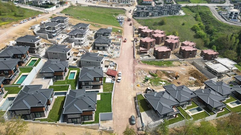 İZMİT BELEDİYESİNDEN KABAOĞLU MAHALLESİ’NDE YOL İYİLEŞTİRME ÇALIŞMASI