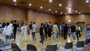 Tiyatro oyuncusu Tarhan, doğaçlama deneyimlerini gençlerle paylaştı