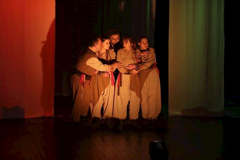 ODUNPAZARI BELEDİYE TİYATROSU’NDAN NİSAN AYINA ÖZEL DOPDOLU PROGRAM!