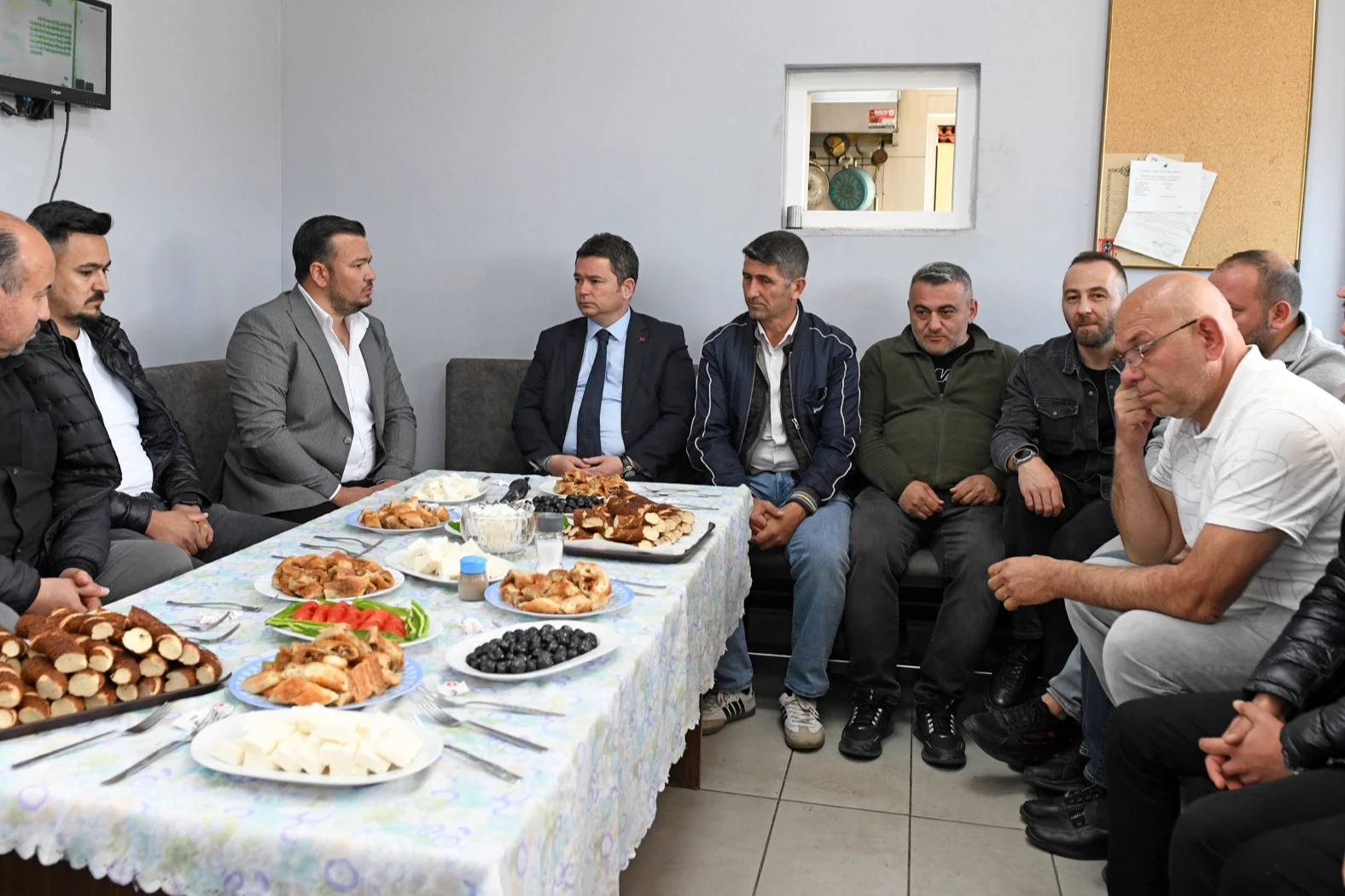 Başkan Aydın taksici esnafı ile kahvaltı yaptı