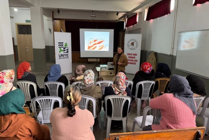 ÜNYE BELEDİYESİ’NDEN VELİLERE KONFERANS, ÇOCUKLARA EĞLENCELİ OYUNLAR…