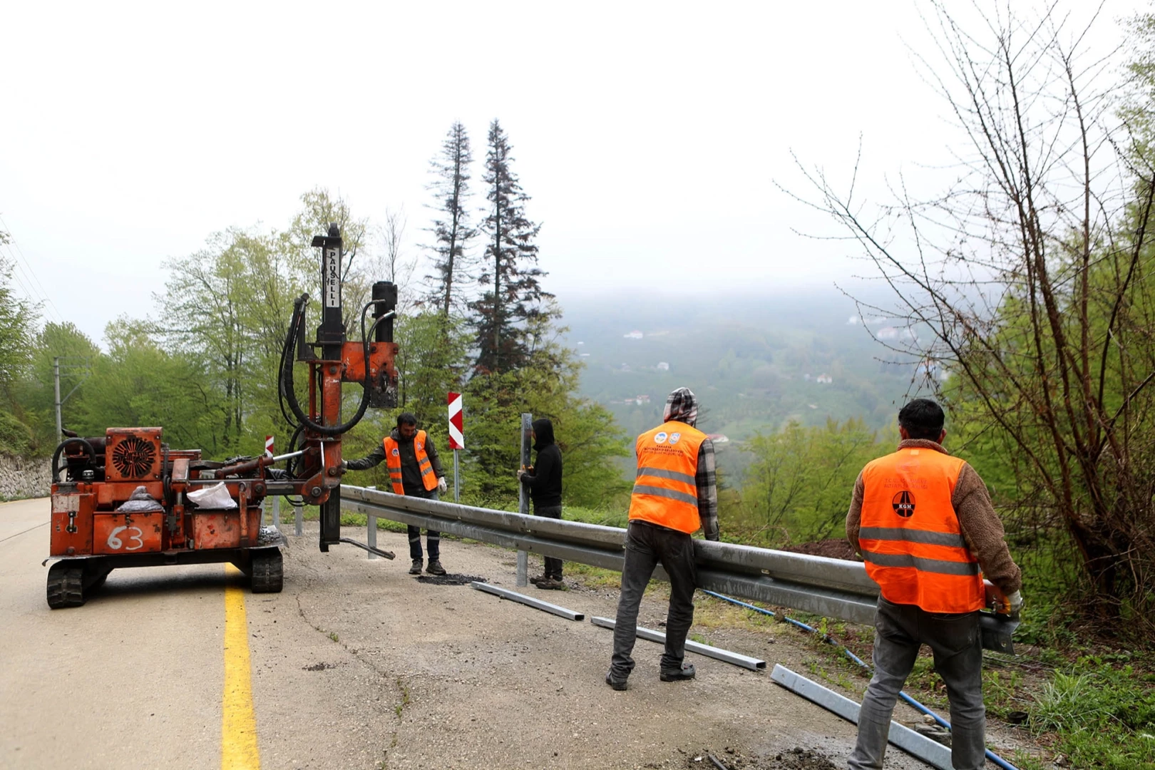 Sakarya Taşyatak’ta çelik bariyer montajı tamam
