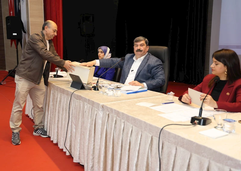 TOROSLAR BELEDİYE BAŞKANI YILDIZ: BELEDİYENİN ARAÇLARINI REHİNDEN KURTARDIK