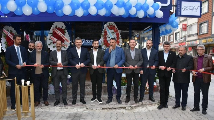BAŞKANIMIZ, “COFFEE DE MADRİD” ADLI İŞYERİNİN AÇILIŞINI GERÇEKLEŞTİRDİ