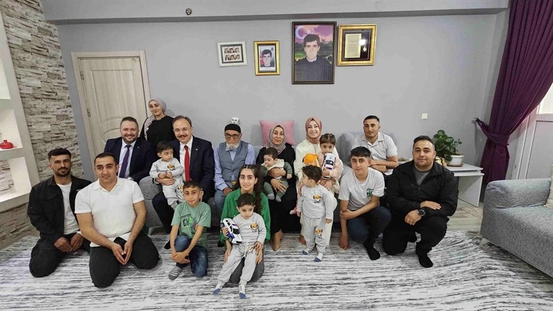 VALİ KIZILKAYA, RAMAZAN BAYRAMINDA ŞEHİT AİLELERİNİ YALNIZ BIRAKMADI