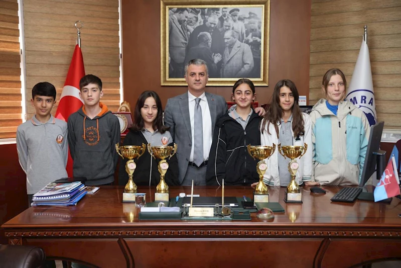 KAŞÜSTÜ CUMHURİYET ORTAOKULU ÖĞRENCİLERİMİZ BAŞKANIMIZI MAKAMINDA ZİYARET ETTİ