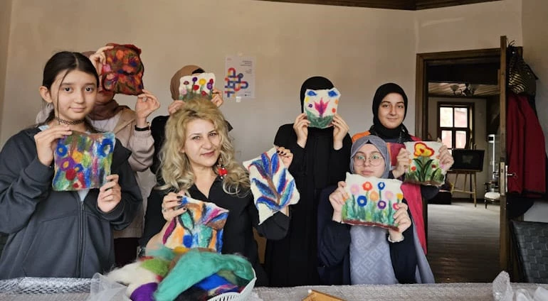 ÇOCUKLARIMIZ GELECEĞE SANATLA İLERLİYOR