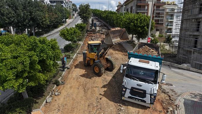 ALANYA BELEDİYESİ TERAS YOLU’NDA SICAK ASFALT ÇALIŞMALARINA BAŞLADI
