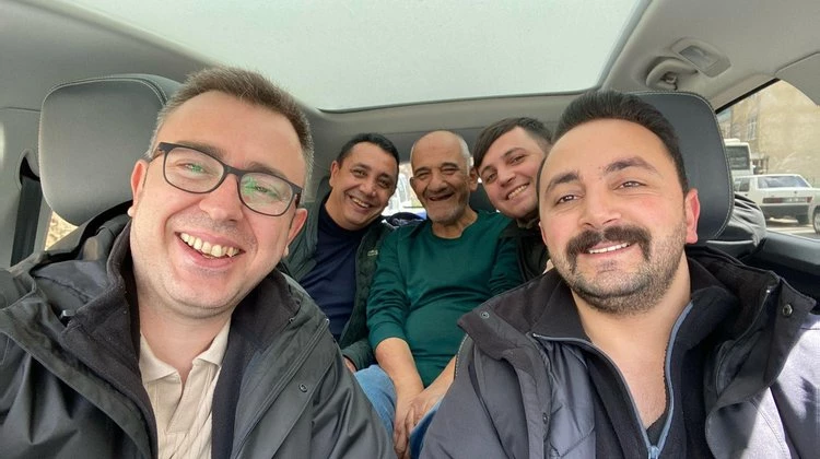 ŞEHRİMİZİN KIYMETLİSİ, GÖNÜL İNSANI HAMDİ BABA İLE BİRLİKTE MESAİMİZE TEBESSÜMLE DEVAM EDİYORUZ