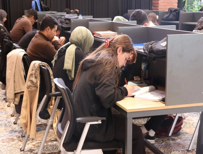 HALİLİYE BELEDİYESİ KÜTÜPHANELERİ GENÇLERİN HAYALLERİNE AÇILAN KAPI OLUYOR