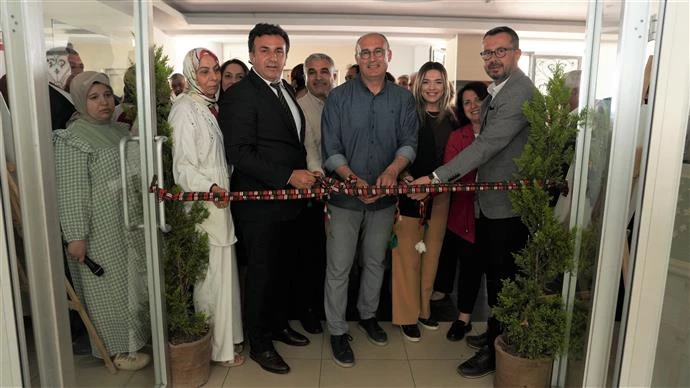 KADININ İZİ, SANATIN SESİ