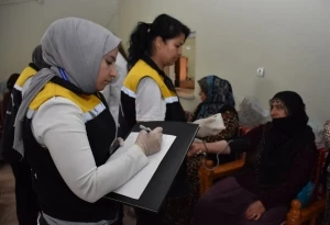 Kırsal mahallelerde halka ücretsiz sağlık taraması hizmeti veriliyor