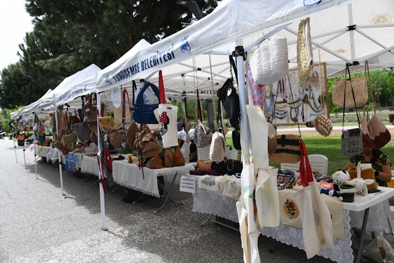 EL EMEĞİ GÖZ NURU ÜRÜNLER ATATÜRK KENT PARKI’NDA SATIŞTA