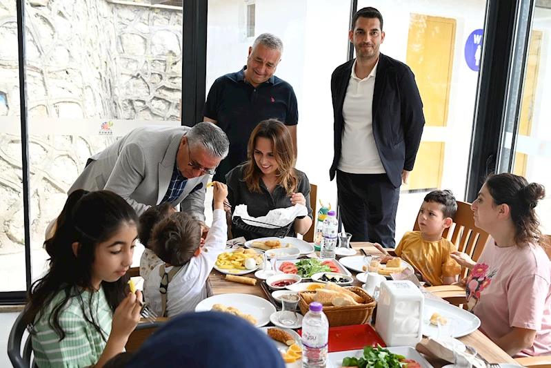 Öğretmenlerden Tepe Parkı’nda Anneler Günü etkinliği