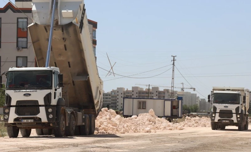 BÜYÜKŞEHİR BELEDİYESİ, VİRANŞEHİR’İN KALBİNDE YENİ YOLLAR YAPIYOR