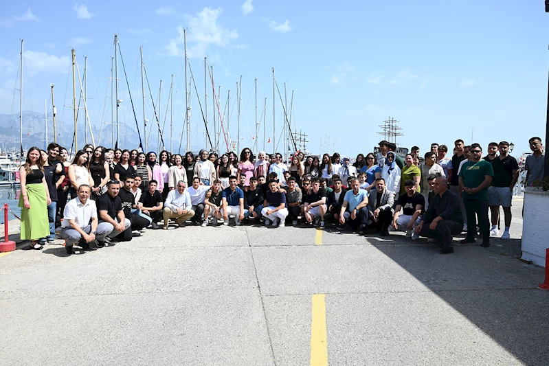 Başkan Topaloğlu, öğrencilerle kahvaltıda bir araya geldi