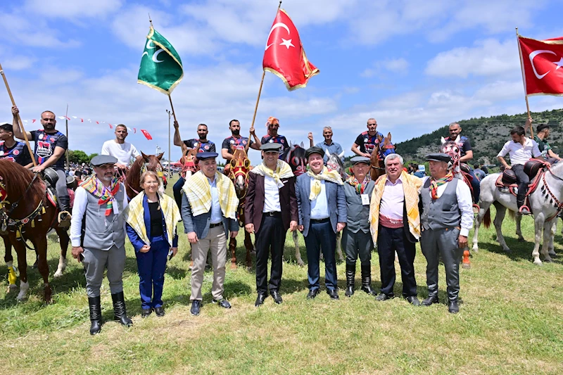 Başkan Zeyrek Akhisar’da Yörükler ve Türkmenler Derneği’nin şenliğine katıldı