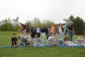 UÇURTMALAR GÖKYÜZÜNÜ RENKLENDİRDİ