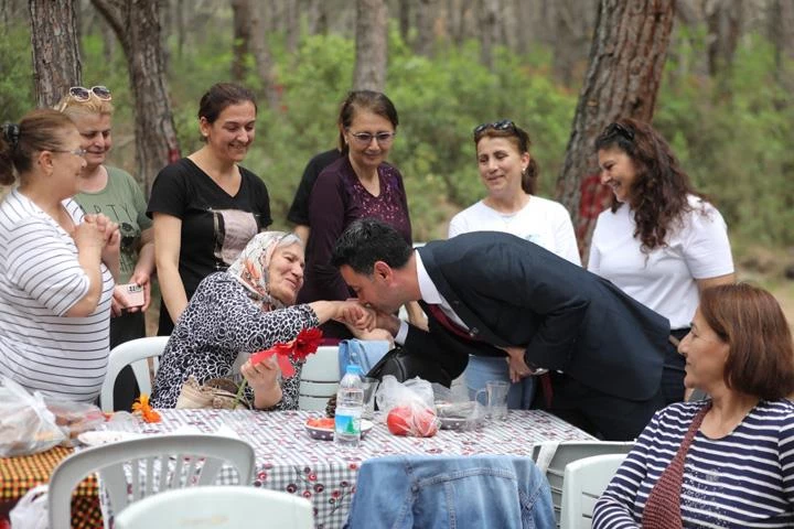 Bayraklı’da Anneler Günü Kutlaması
