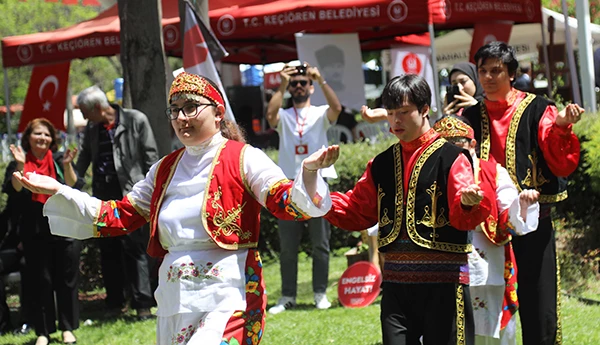 Aşık Veysel Engelsiz Yaşam Merkezi Kursiyerlerinden Muhteşem Gösteri