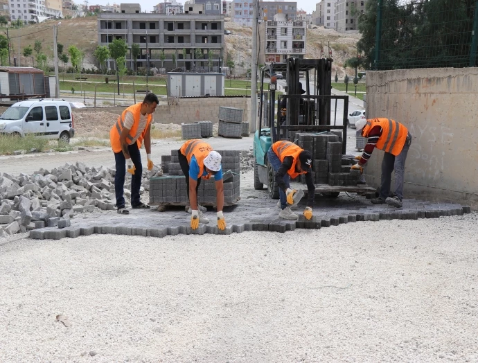 HALİLİYE BELEDİYESİ İLE 2 MAHALLEDE YOLLAR YENİLENİYOR