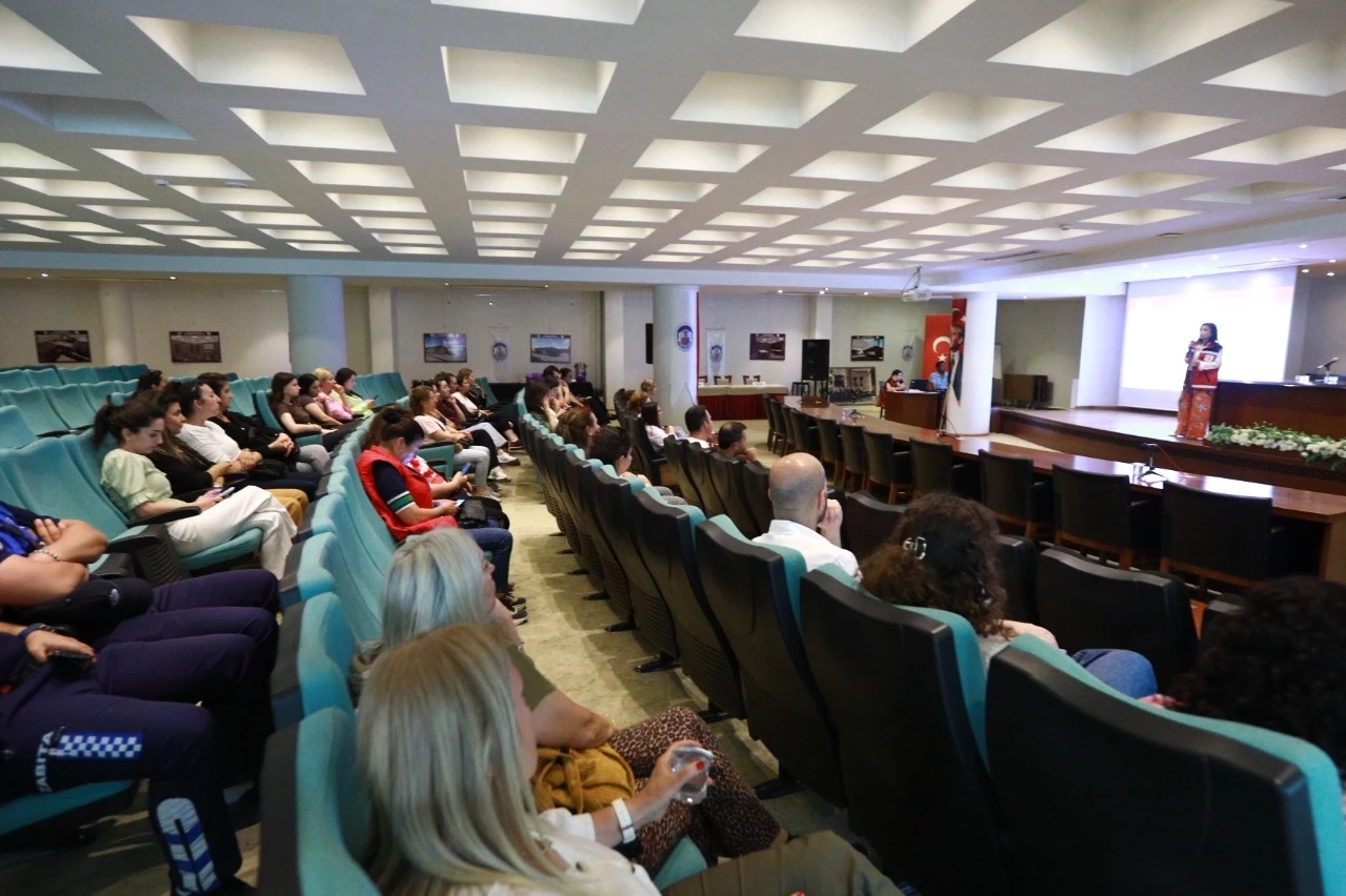 Belediye emekçilerine kadına yönelik şiddet semineri