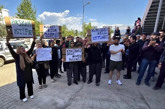 Kumluca Pazaryeri’nde esnaf-belediye gerilimi!