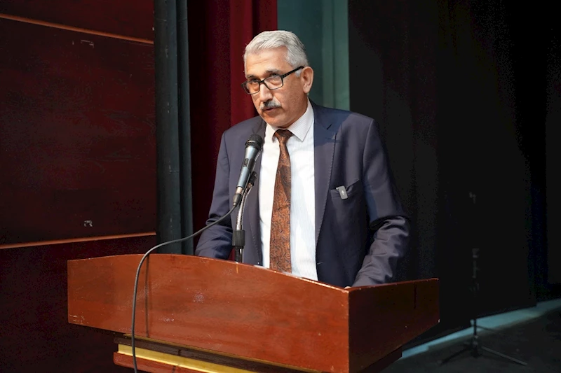 Başkan Hallaç’tan İngilizce Jest, Öğrencilerden Alkış Alan Performans