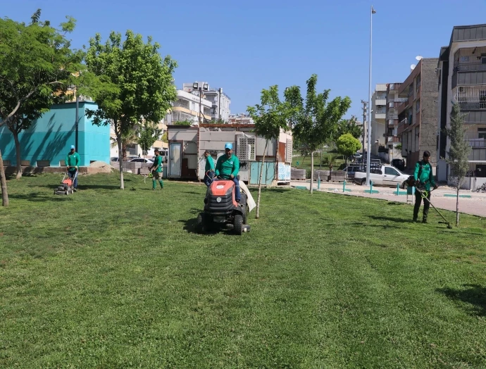 HALİLİYE BELEDİYESİ PARKLARI YAZ MEVSİMİNE HAZIRLIYOR