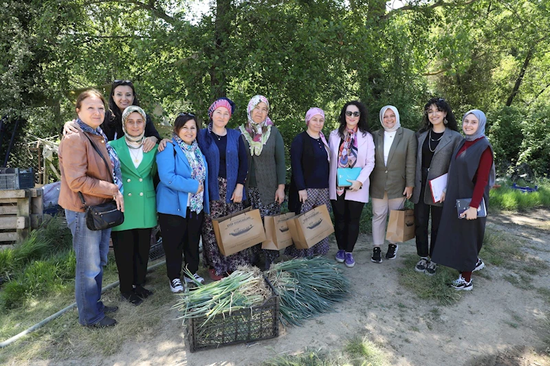 Eyüpsultan Belediyesi’nden çiftçilere 14 Mayıs ziyareti: “Toprağın emekçilerine vefa”
