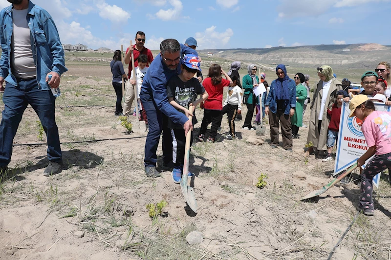 BAŞKAN ÇOLAKBAYRAKDAR: “İKLİM DEĞİŞİKLİĞİYLE MÜCADELENİN EN ETKİLİ YOLU AĞAÇ DİKMEKTİR”