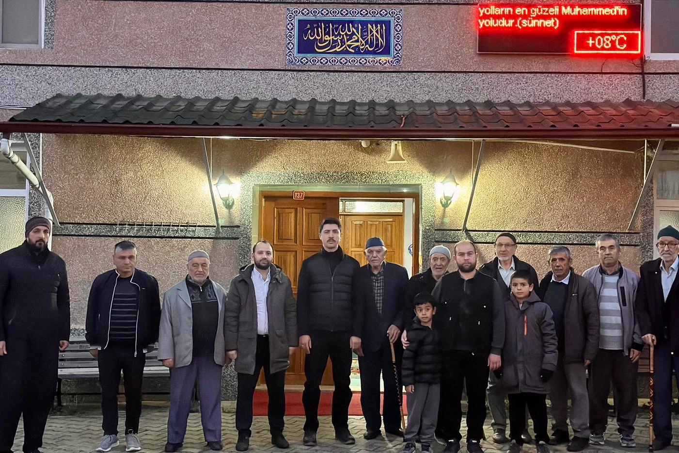 Bilecik Pazaryeri Kaymakamı namazda vatandaşla buluştu