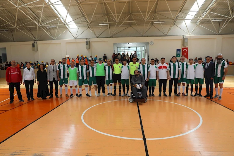 ÖZEL ÖĞRENCİLERLE SAHADA BULUŞTULAR