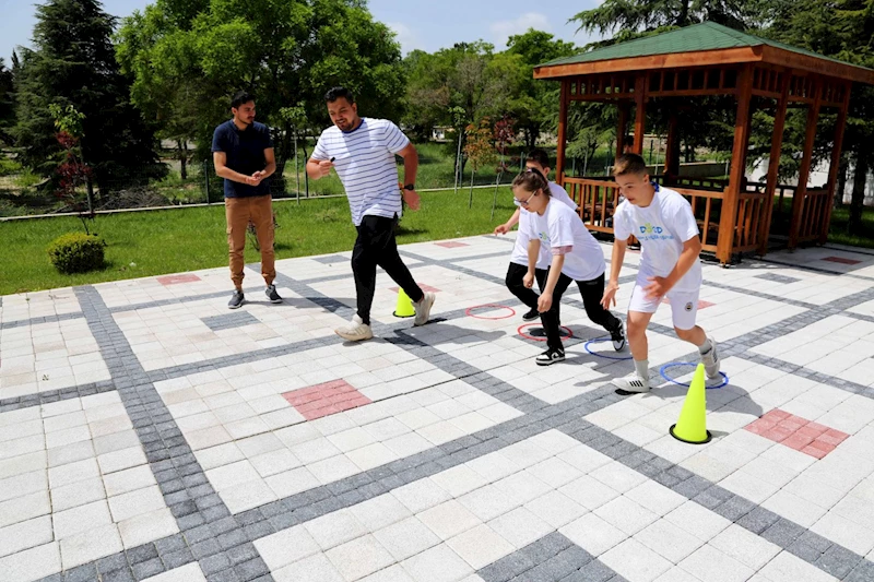 ENGELLERİYLE DEĞİL, KALPLERİYLE KOŞACAKLAR!