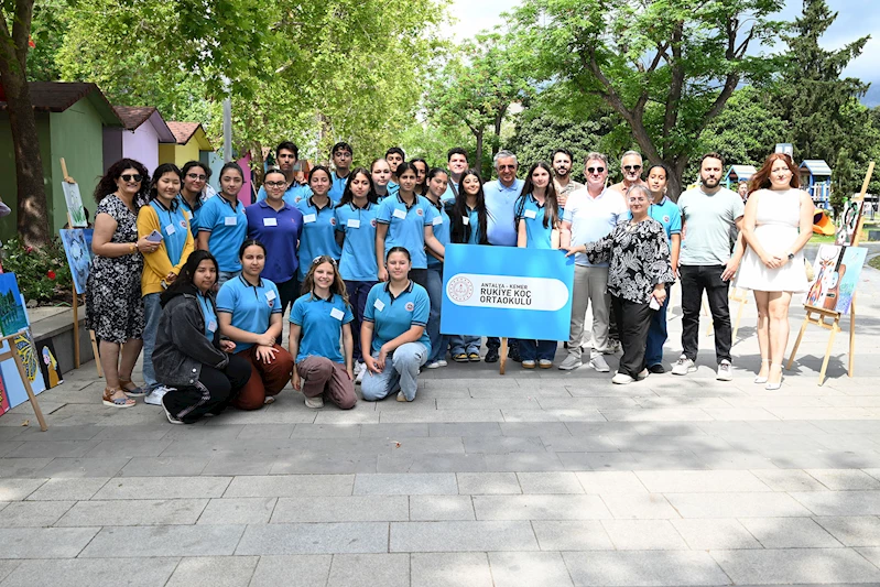 Başkan Topaloğlu resim sergisi açılışına katıldı
