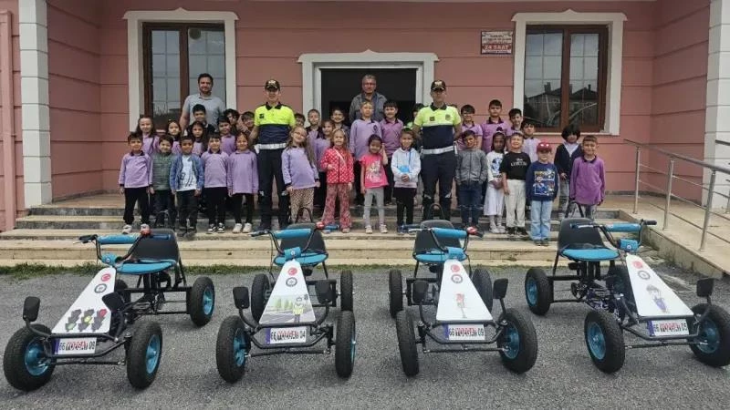 Yozgat Jandarma Komutanlığı, Trafik Güvenliği Konusunda Bilinçli Nesil Yetiştirmek Amacıyla Öğrencilere Uygulamalı Trafik Eğitimi Etkinliği Düzenledi