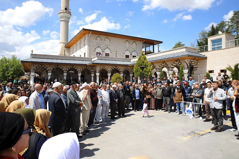 BAŞKAN DİNÇER, HACI ADAYLARINI UĞURLAMA TÖRENİNE KATILDI