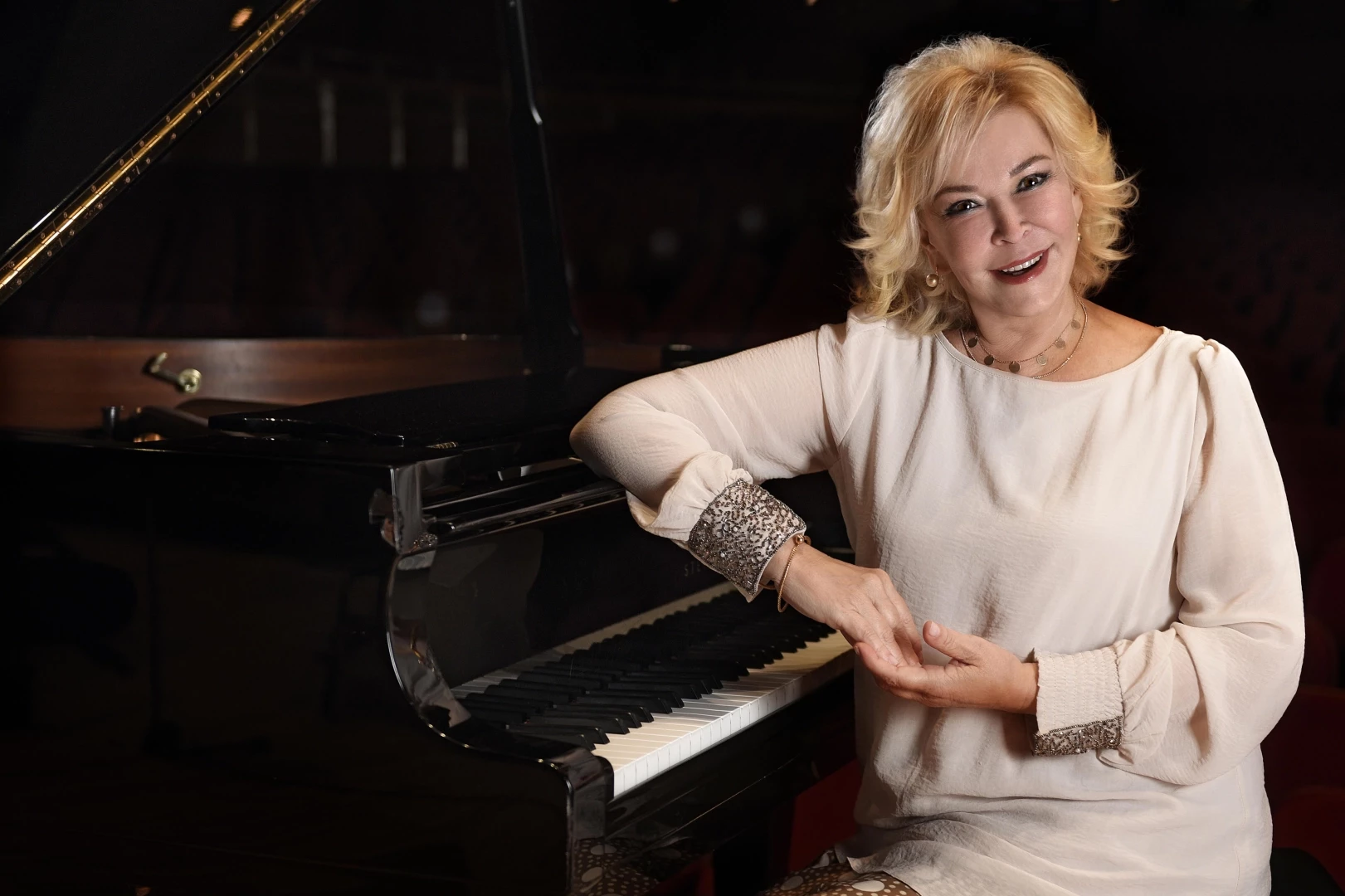 Gülsin Onay, Mayıs