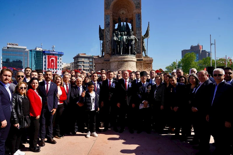 19 MAYIS’IN 106’NCI YILINDA TAKSİM’DE ANMA TÖRENİ DÜZENLENDİ