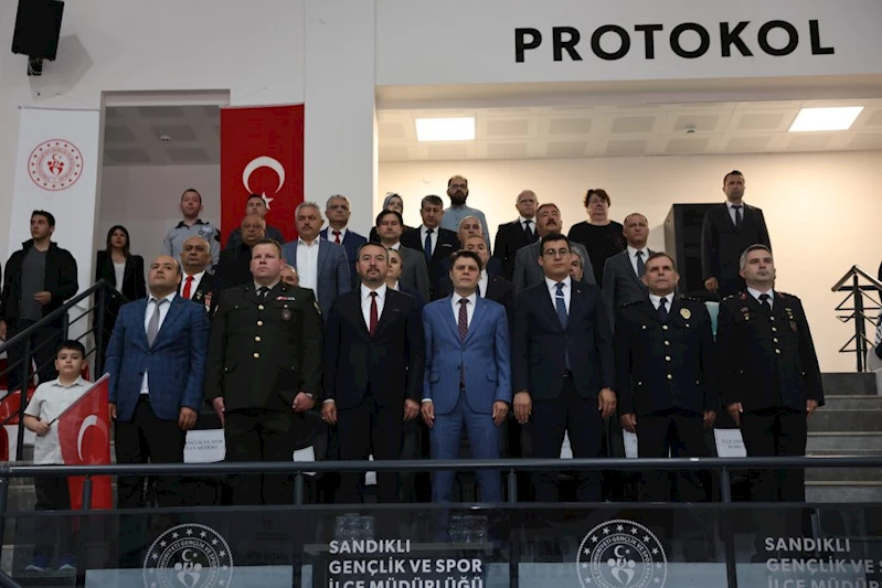 Sandıklı’da 19 Mayıs Coşkusu Vali Gökmen Çiçek Spor Kompleksi’nde Yaşandı