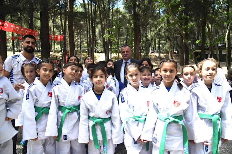 GENÇLER 19 MAYIS’I DOYA DOYA YAŞADI