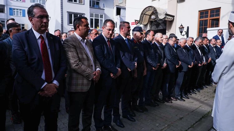 BAŞKANIMIZ YEREL YÖNETİMLER GENEL MÜDÜRÜ TURAN KONAK’IN ANNESİ HAVVA KONAK’I EBEDİYETE UĞURLADI